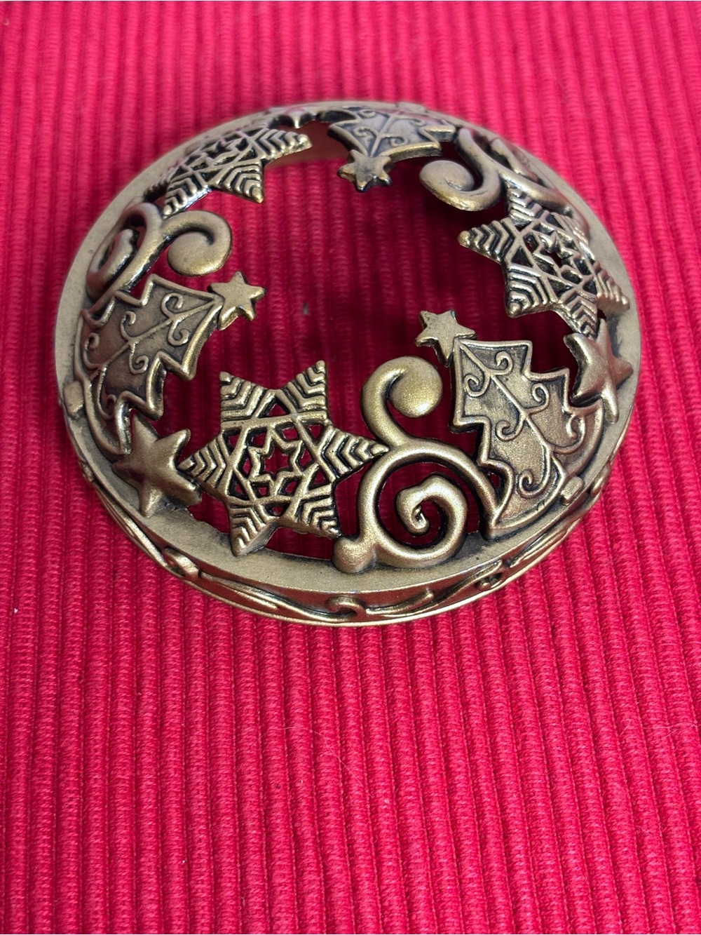 Yankee Candle Holiday-Themed Metal Candle Topper. Christmas Tree and Snowflakes
